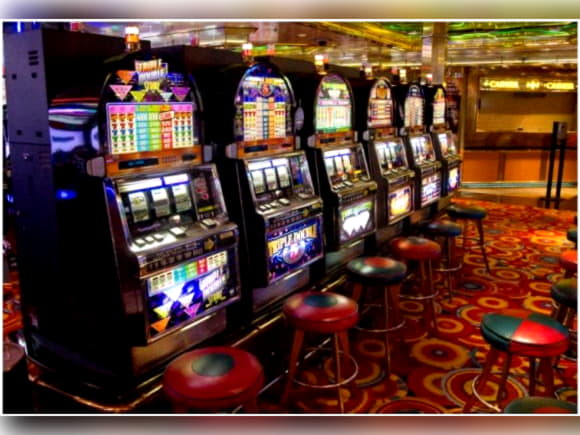 €825 Daily freeroll slot tournament at Platinum Play Casino