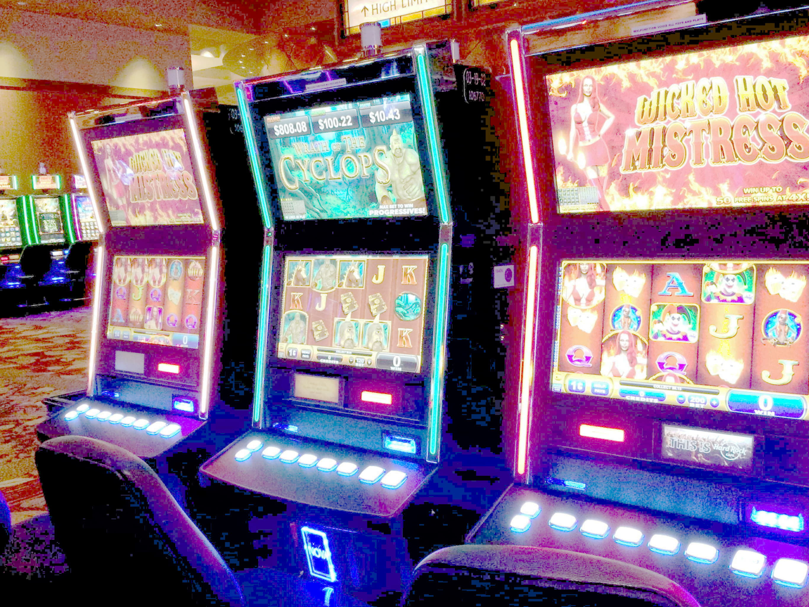 €2740 No Deposit at HighRoll Online Casino
