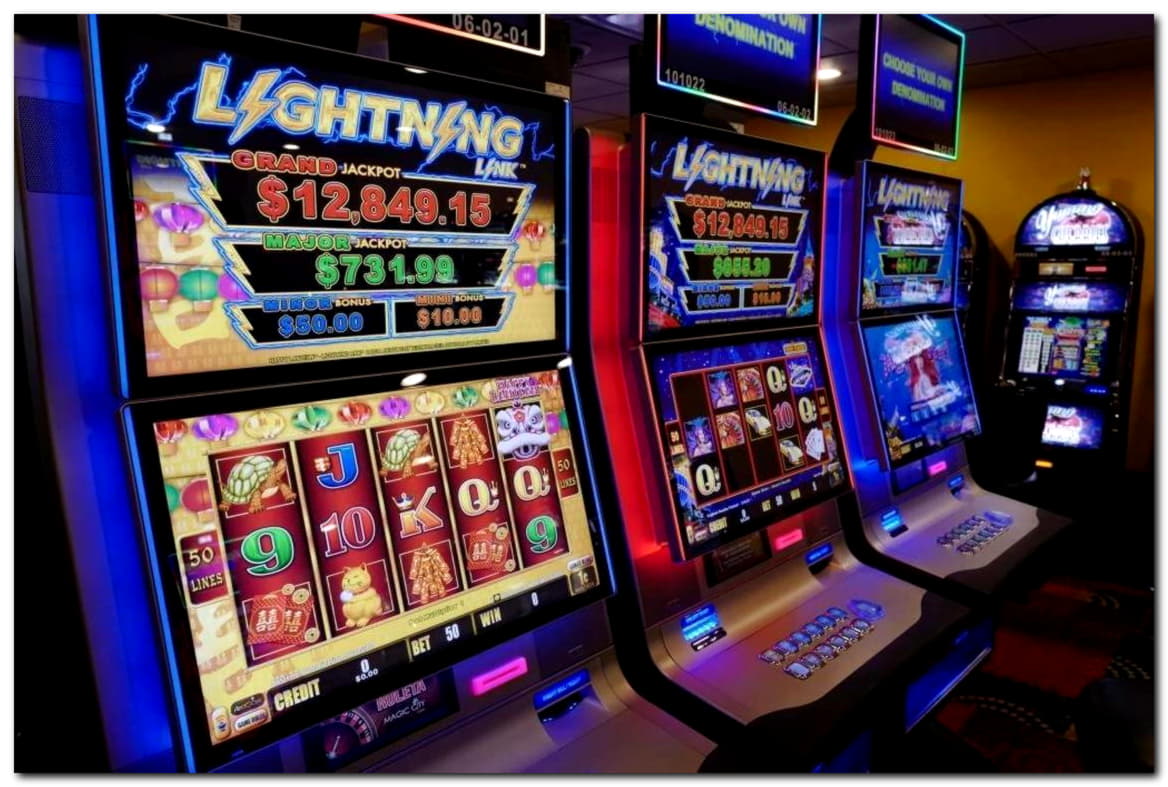 Eur 785 Daily freeroll slot tournament at Unique Casino