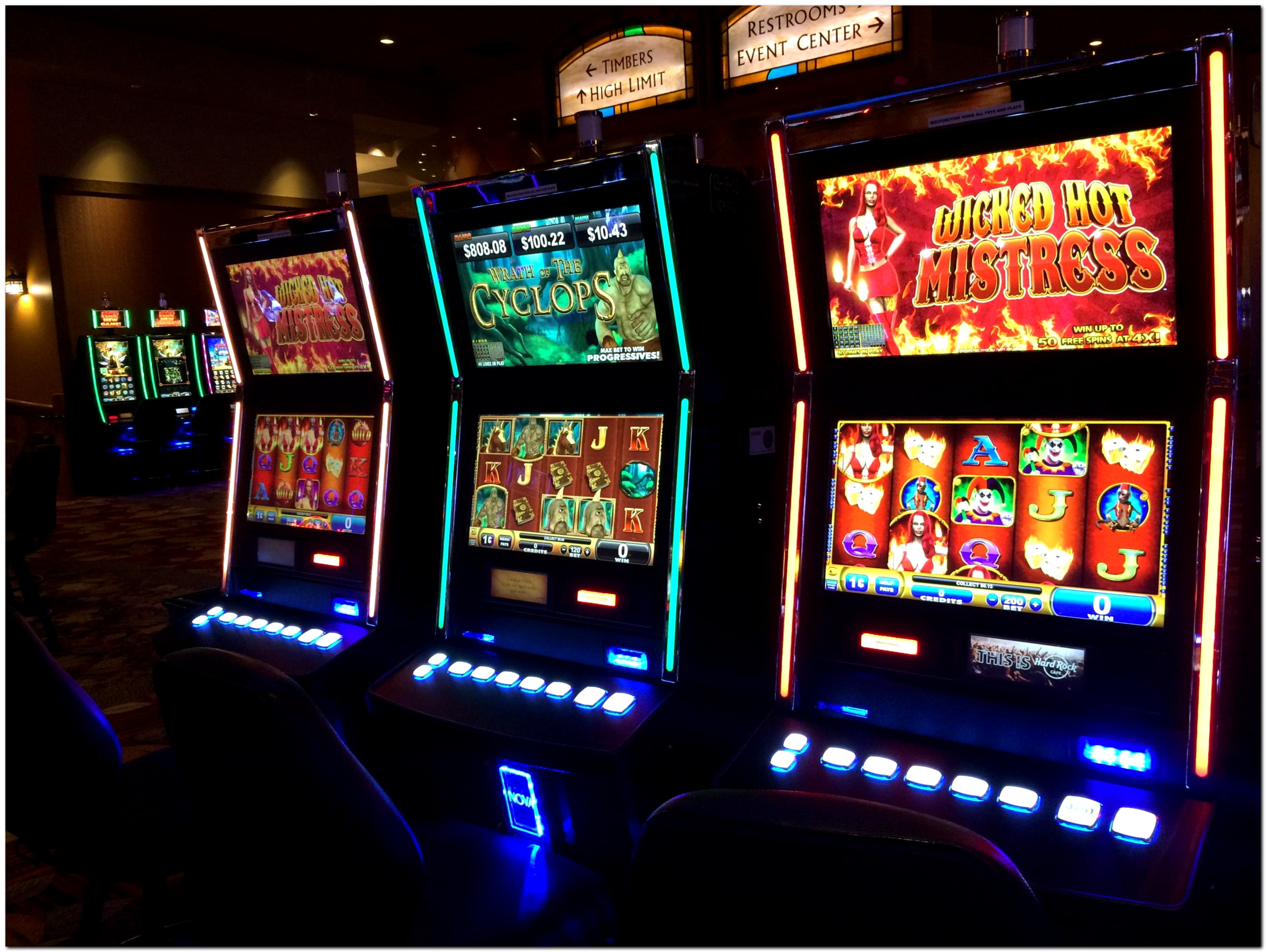 EURO 99 Daily freeroll slot tournament at Royal Vegas Casino