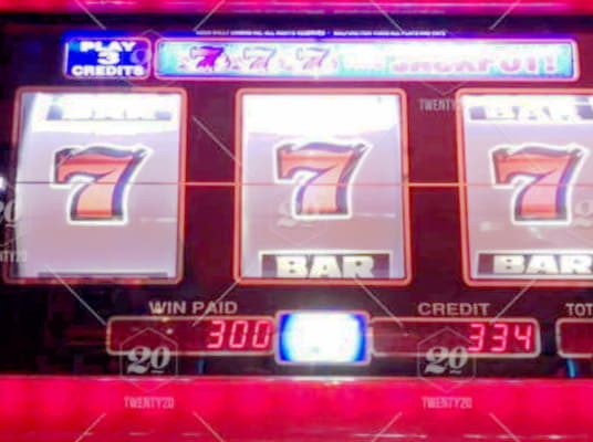 $530 Daily freeroll slot tournament at Royal Vegas Casino