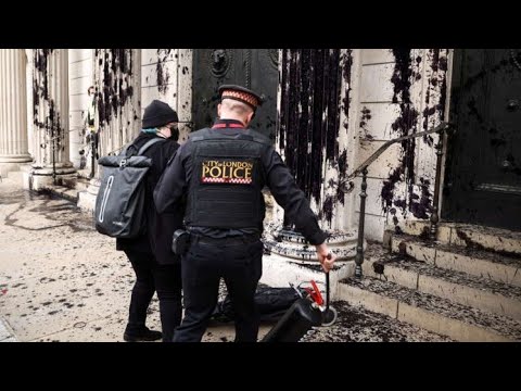 Bank of England • Reuters • Finance • Protest: Climate activists spray black dye at Bank of England